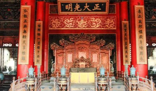 梦见“王座”象征了什么？与哪些现实的影响有关？