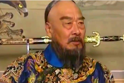 康熙即位时还很年轻，孝庄太后为何不代替他处置鳌拜？