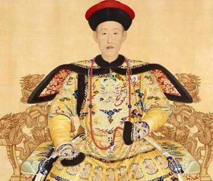 乾隆为什么会传位给嘉庆 乾隆传位为何抱着玉玺迟迟不肯撒手