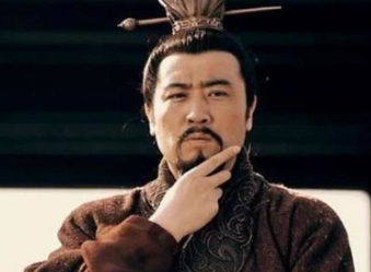 得知刘备称帝后，汉献帝刘协是什么态度？