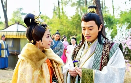 明宪宗不爱年轻妃子，偏偏吊死在一个奶妈身上？