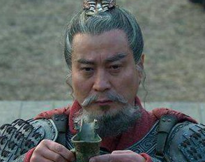 在还未出现三足鼎立的那个时候，袁绍是否有称帝的野心？