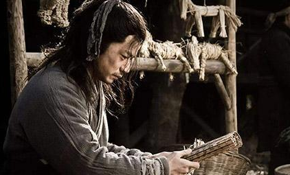 韩信落魄的时候有一个妇人给过他饭吃 韩信发迹之后是怎么回报的