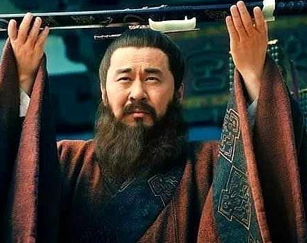 刘备当初为什么不用清君侧 而是挥动中兴汉室的旗帜呢