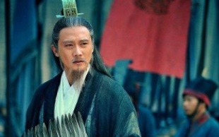 刘备军中的参谋除了诸葛亮还有谁？他才是刘备背后的支柱？