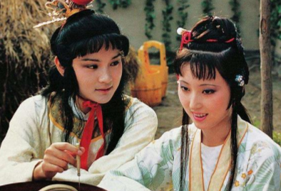 贾宝玉为什么成年了还穿肚兜？只有袭人知道原因！