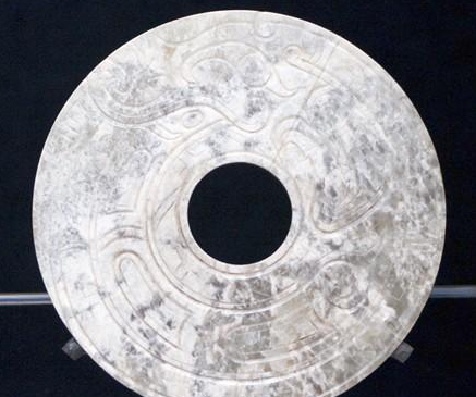 和氏璧是圆形有孔的玉石 和氏璧是怎么做成四四方方的玉玺的