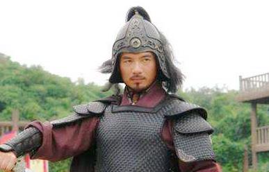  大臣娶皇帝宠妃，敌军入侵他最后上吊自杀