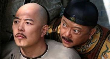 乾隆摔倒在地，一小官上前扶起最后成了兵部尚书