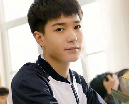 《你在我的右手边》饰演陈喆的人是谁 出演女主的人叫什么