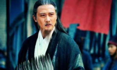 诸葛亮足智多谋、才识过人，为何愿意屈他人之下呢？