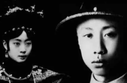 老奶奶自称末代皇后的女儿，拿出一个证据却很不可靠