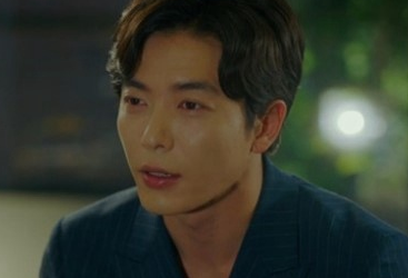 《她的私生活》李率画家真的是馆长的母亲吗 馆长的身世是什么