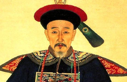 历史上和珅都担任过哪些官职？相当于现在的什么职位？