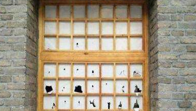 古代的窗户都是用纸糊弄的 万一碰到刮风下雨怎么办