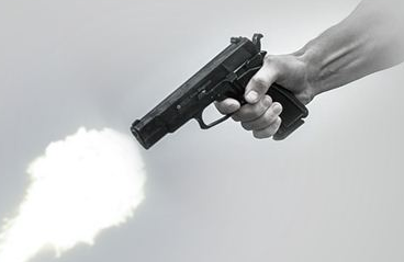 梦到“枪支”象征了什么？与现实的哪些事物有关？