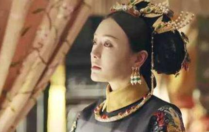 按道理来说皇帝的妃子都是国色天香的 为什么清朝的妃子们都这么丑呢