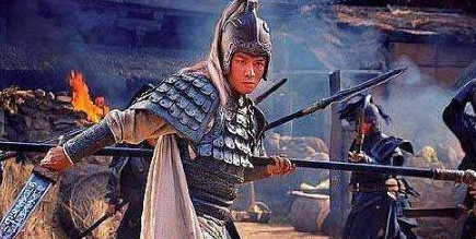 长坂坡之战刘禅和刘备的妻女都困在这里 赵云为什么只救刘禅