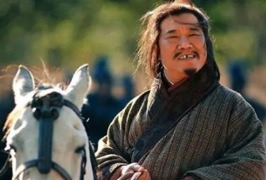 周瑜临死前为什么要告诫孙权要提防刘备？背后有什么原因吗？