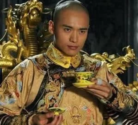 鳌拜被康熙除掉之后 康熙又是怎么对待他的后人的