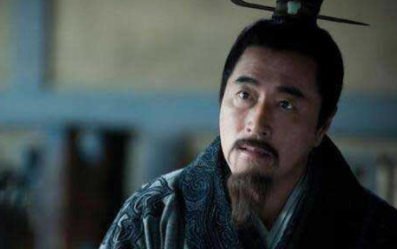 大臣被升为丞相，全家高兴唯独他却哭了