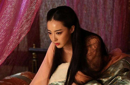 薛嫔：生前被皇帝专宠，死后被做成琵琶