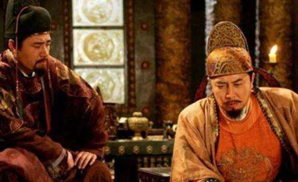 为了帮李隆基能够将杨玉环封为贵妃，李林甫用了什么办法？