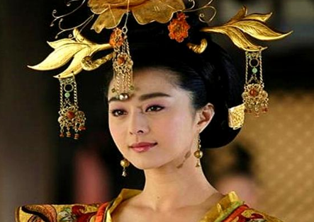 男权社会中崛起的女性！武则天、伊莎贝拉如何撑起一片天？