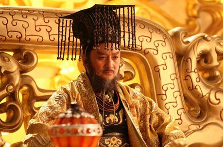 杨坚是怎么上位的？自己不想上被硬推上台！