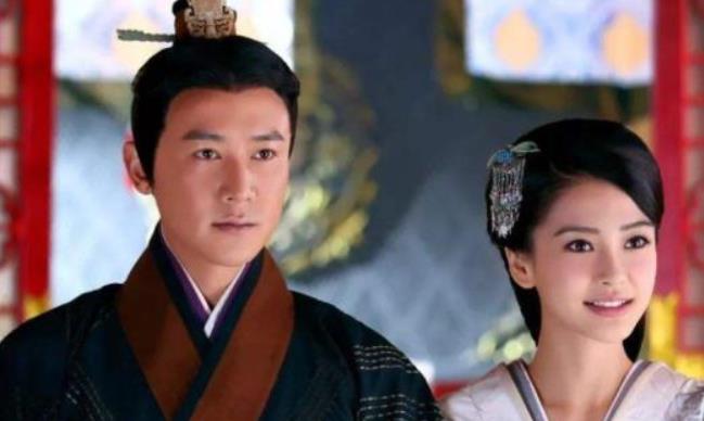 钩戈夫人怀胎14月才生下孩子，她的一生都是谜
