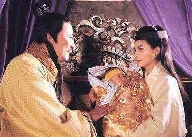 丁令光出生时自带紫光，后进宫成萧衍妃子