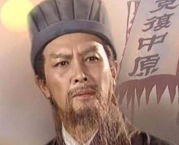 刘备进位汉中王时关羽是第一武将，第一文臣是谁？