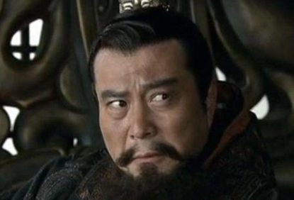 袁绍为什仫没称霸？他的一手好牌是怎么打的稀巴烂的