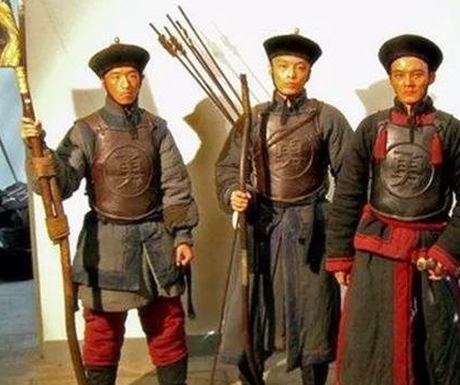 清朝只有八旗军这么一支军队吗 这支部队最早是他们的三倍