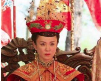 皇后生下两个皇子，扶持先皇后儿子坐上皇位得善终