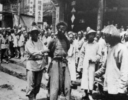 古代断头饭是怎么出现的 断头饭里面为什么放一块生肉