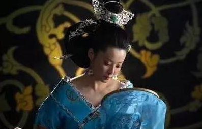 本可母凭子贵的皇后，却被皇帝一脚踢死