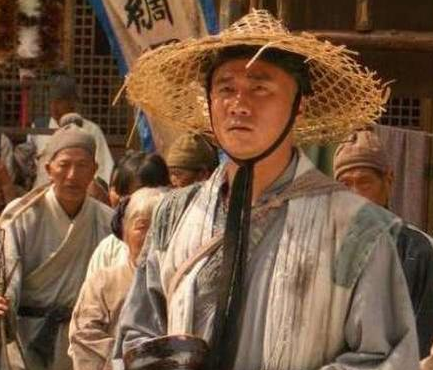 张昶经常穿一身破旧衣服又是补丁 刘伯温为何说此人万不可留