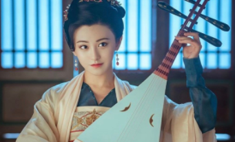 《漂亮书生》里饰演花魁穆小漫的朱圣祎还有哪些作品？