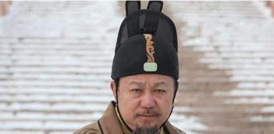 他是当朝宰相却受人鄙视，皇帝居然安排他去扫茅厕