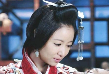 丁令光为什么不是皇后，却能掌管后宫？