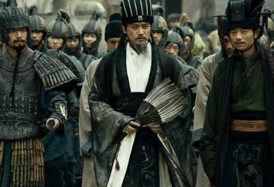 同样是蜀汉的重要将领，为什么诸葛亮对赵云和张苞的死态度不同？