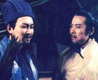 刘备把兵权交给李严，真的是为了制约诸葛亮吗？