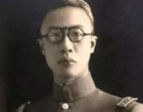 溥仪看到乾隆亲笔所题的石碑时，为什么会激动落泪？