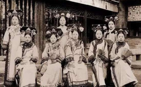 清朝王爷的嫡福晋和皇帝的嫔妃哪个地位更高呢？