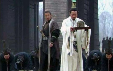 秦朝都传到了第三世子婴手中，但为何还是会说秦朝二世而亡？