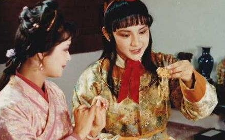 薛宝钗的金锁来历如何？有哪些含义呢？