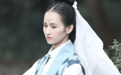 红楼梦是如何描写妙玉这个人物的？她有哪些性格特点？