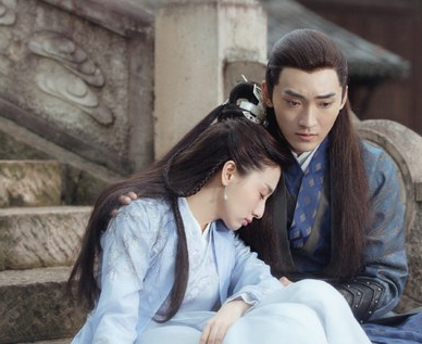 《锦衣之下》上官曦和杨岳会在一起吗？电视剧中有没有阿锐？