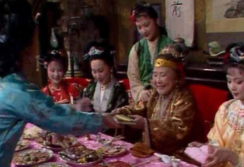 林黛玉和宝钗分别是什么时候进京的？中间缺失的几年为什么不写？